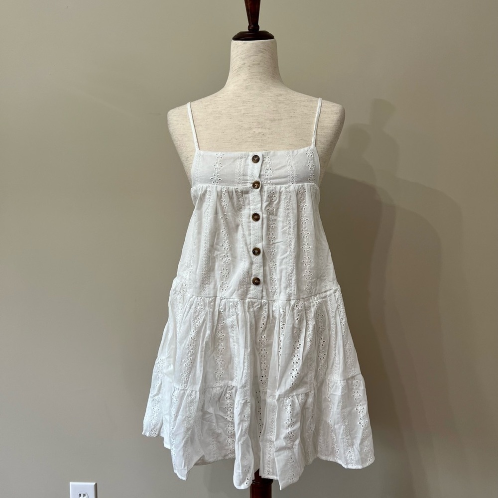 In The Style NWT White Eyelet Button Front Sleeveless Tunic Size 8​​​​
